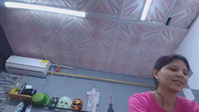 amara_roll01 on Cam4
