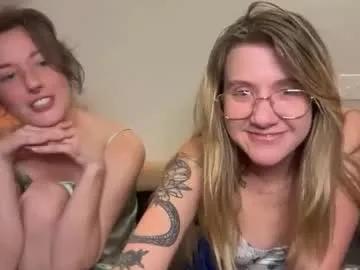 2girls1boat's avatar