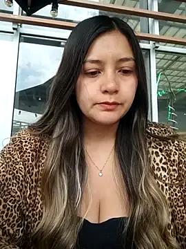 alana_69 — Show boobs x2 min in mall
