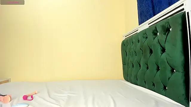 Alara_xxx on StripChat 