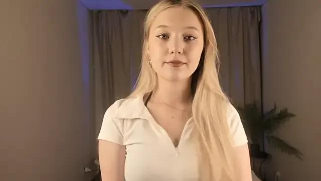 ArianeAumich on StripChat 