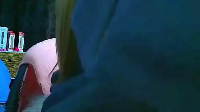 avans_15 on StripChat 