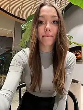 barbiehumpxxx — Tits out and do some squats