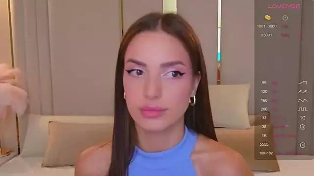 BellaHalles on StripChat 