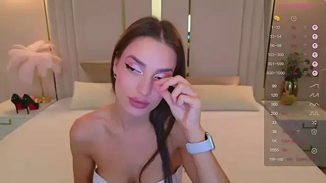 BellaHalles on StripChat 