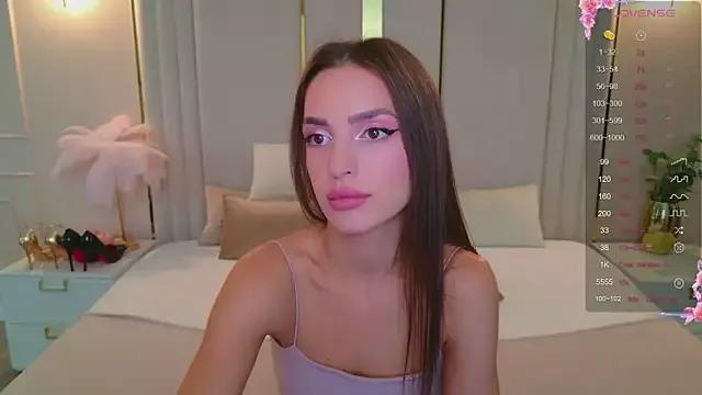 BellaHalles on StripChat 