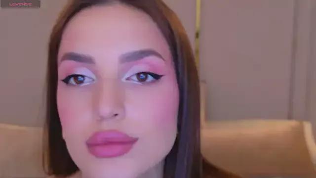 BellaHalles on StripChat 