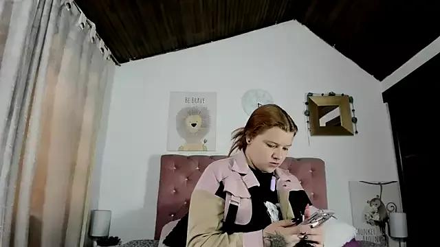 CelessteRedds on StripChat 