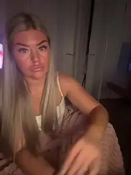 EmilyKingg — Flash boobs 