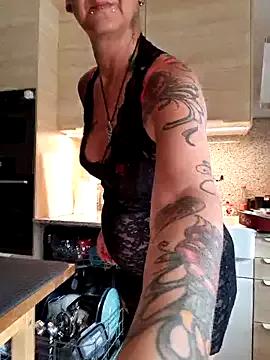 Emma_Milf25 — Full nacked in Lackoverknees 