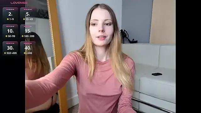 Frosty_Princess — Finger pussy+ last tip wins 1 nude