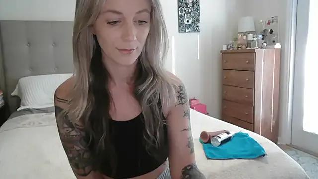 Heyitsmee33's avatar