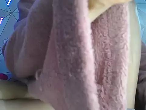 Irresistible24 on StripChat 