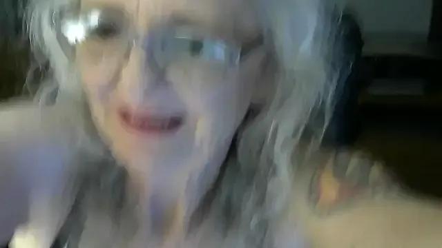 JoleneDelacroix — Get me fully naked + oil