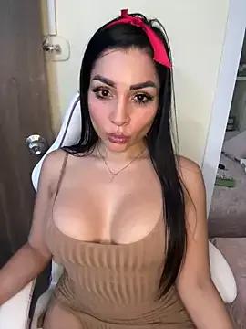 laemmarouse — PLAY WITH MY PUSSY+ SQUIRT EVERYWHERE