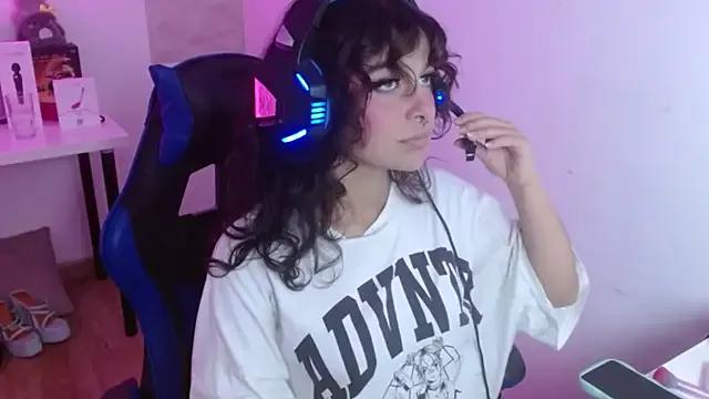 larah_uwu on StripChat 