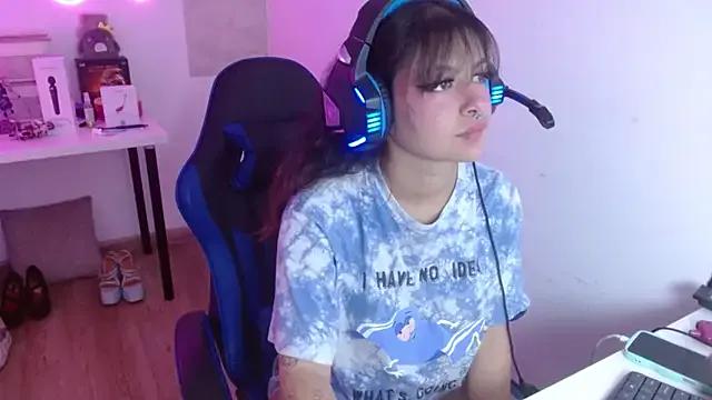 larah_uwu on StripChat 