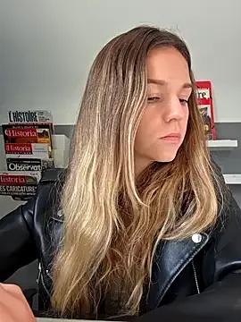 lucie_mehott — JE TE MONTRE MES SEINS A LA FAC