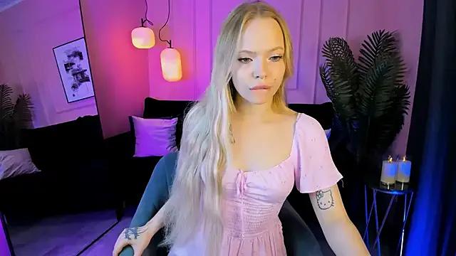 lucy_loy — Tease me by your legs