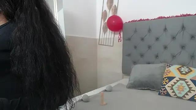 MiiaLane on StripChat 