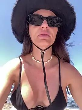 Natalie_bigass — Topless