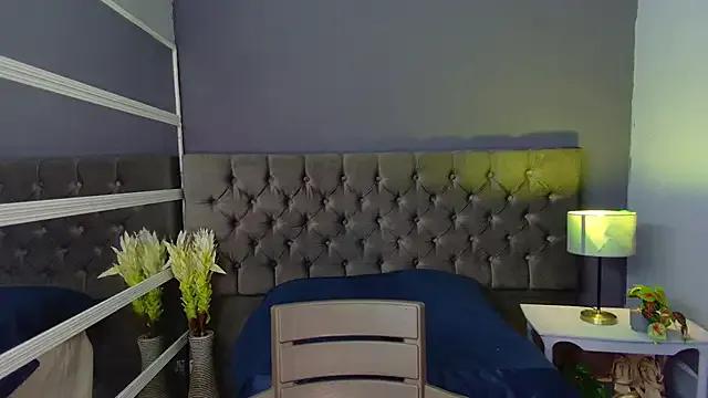 NinaBlazee on StripChat 