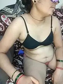 Riiall_mom on StripChat 