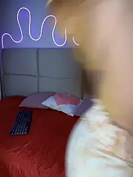 Saaalmaaa on StripChat 