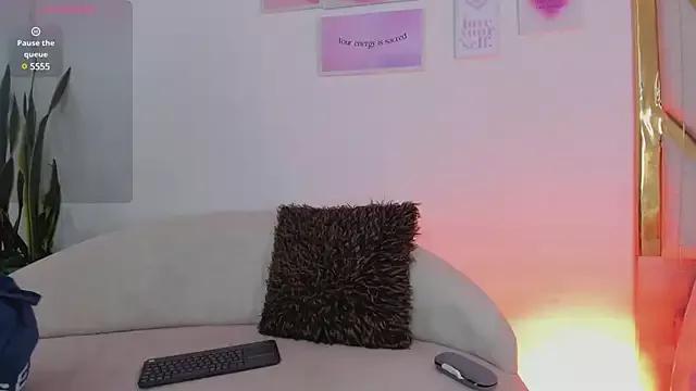SaraJonness on StripChat 