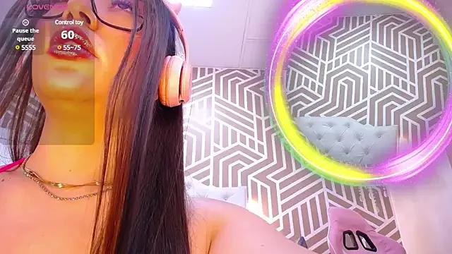 SashaDurante on StripChat 
