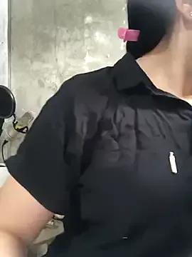 Sweetlove_77 on StripChat